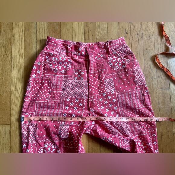 60s Vintage High Waisted Bandana Print Denim Pants - Picture 5 of 8